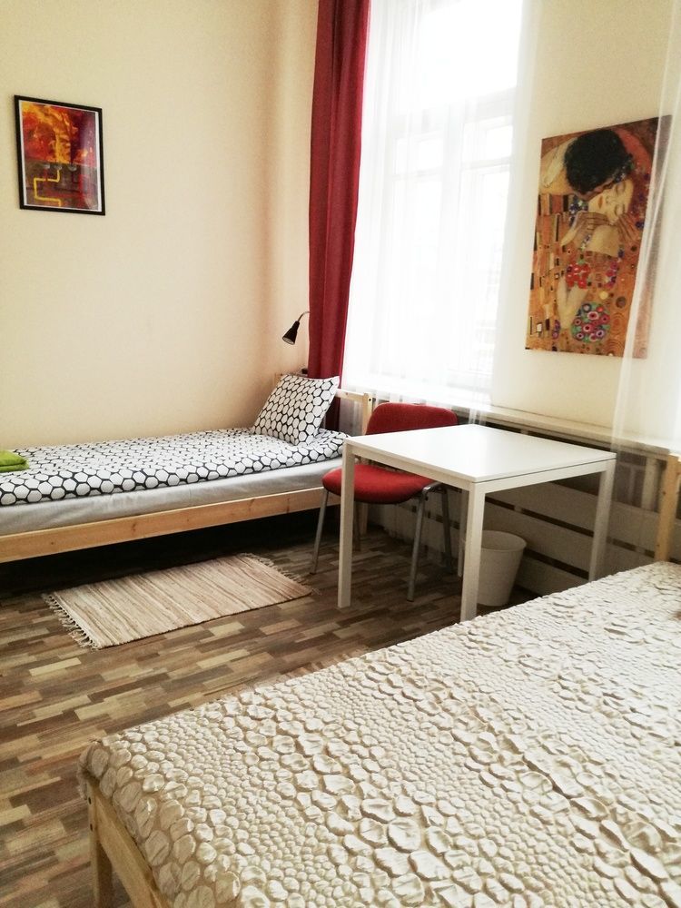 25 Hours Hostel Вільнюс Екстер'єр фото